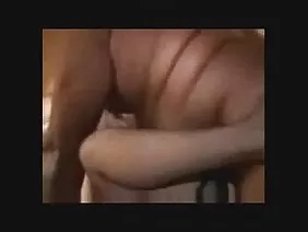 紅髮美女早上醒來，下床後穿上運動服。接下來，她躺在地毯上，開始進行體育鍛煉。她的男朋友在看整個過程。他站在一邊，欣賞他女朋友的美麗身體，扯下他的陰莖。不久，他來到女孩身邊，輕輕地把頭伸到他的陰莖上。在這一點上，美女開始塗抹多汁的口交，同時試圖盡可能深地吞下生殖器。在那之後，她回到床上，脫掉內衣，讓那個男人絕對可以滿足她所喜歡的一切。