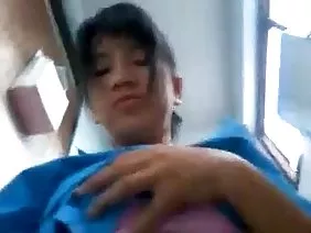 來自護送的亞洲女孩不像美國娃娃,勤奮地履行職責。像Alina Lee這樣的瞇眼的美女變成了一個愛女孩,她隨處可見她的選民,滿足了他所有的淫穢願望。如果這位白人紳士願意,妓女將脫掉內褲或露出胸膛,躲在一個安靜的地方。她可以坐在她的手上,描繪浪漫的遺忘,或者用手匆匆穿過街道,彷彿回到了青春期。可愛的藝妓不同於歐洲妓女,他們比水肺潛水員更加密切關注坦克中的氧氣供應。畢竟,誘人的美麗的任務是阻止客戶流動的時間,迫使他墜入愛河。藝伎的前奏是喚醒伴侶激情的一個非常重要的元素。狡猾的亞洲女孩用特殊的溫熱油塗抹陰莖按摩客戶端。身體的刺激使身體充滿血液直至完全凝固,之後Alina Li被給予使用而沒有設定她令人驚豔的身體的操作規則。客戶可以像橡皮娃娃一樣自由地撕裂她,將她拉到難以接近的位置,保持,沉默,拍打。所有這一切都以遊戲的形式發生,因此在不興奮的情況下,不要打破木頭,用精子粗心的運動肢解女祭司的身體。