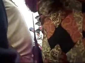 成熟的母親邀請了她後代的老師，她很快就送給了她的祖母。布魯內特不打算和fizruk一起討論快速成年的兒子的進展，因為遇到一個孤獨，熱辣的女人有完全不同的動機。一個身體健康，受過良好教育，謹慎的老師不得不破壞美麗的美麗，挫傷她的第五大小的乳房，讓身體充滿幸福，這是在幾次暴力高潮之後發生的。在臥室裡，在鋪著寬敞床舖的絲綢床單上，成年情侶倒出來，伴侶的所有動作似乎都被抽出來，慵懶，這表明了相互身體吸引力的不可思議的力量。