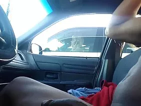 大眼羅馬尼亞人有一個漂亮的小鼻子想要愚弄！這是Melanie Gold，眼睛像兩塊祖母綠一樣燃燒，浮腫，多汁的嘴唇，完美無瑕的皮膚和身體形狀讓地球上一半的女人都羨慕不已。為了強調他們難以形容的輝煌。達林從遠處控制著她的情人，她只是性脫衣服並用手指招手，這樣他就像一隻訓練有素的狗一樣爬行並開始舔她的胯部。金發女郎非常可以脫衣舞，乳房上的乳頭變得令人難以置信的大小和非凡的硬度，胸部讓它變得黏糊糊。 Melanie Gold認為她是情況的情婦，但是一旦她跪下，伴侶就會採取主動，開始大致將小爪子的光滑，脈狀圖像推入她的嘴裡。他將狂熱地撕毀那種苛刻而迷人的激情，好像一個四面八方伸展的充氣娃娃會精巧而狂野地抽出每個洞，之後他會把這個蕩婦當作自製蛋白雞尾酒。