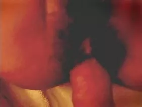 如果一對已婚夫婦在色情內容中出現了要求拍攝色情情節的導演,會發生什麼?是的,任何廢話都可能發生,直到任何性別的第三個參與者的鄰接,移除配偶,以便他的祝福擊敗女同性戀或自發的同性戀經歷的樂趣,當從一個老公推動跑出去的平台的跑步者。這次不會發生這樣的事情,但是知道 - 沒有什麼能讓這些傢伙難堪!