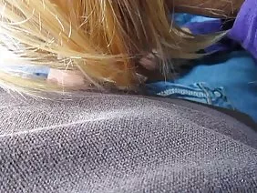 Lily Lane按摩院應該全天候工作。萬聖節之夜的情婦忘了拿起他們沒有工作的標誌。當美女用紅色魔鬼服裝趕到聚會時,一個留著鬍鬚的男人穿透了這個場所,看起來像個變態。他對假期短暫的勸說並不滿意,這位古怪的人要求按摩。一個關於侵權,扭傷和其他人類問題的專家很快意識到,遲來的客戶有錢,他想降低到一個古怪的程序。根據該機構的章程,按摩師沒有權利給遊客一個幸福的結局,但為了紀念所有聖徒的夜晚,魔鬼決定打破這個規則。 Tommy Gunn在萬聖節之夜等待咽喉口交,與沙龍的主人一起游泳,他媽的充氣床墊和所有這一切的半價!