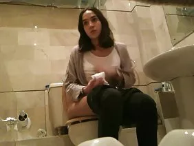 傑西卡·麥迪遜的紅發女郎穿著內衣出現在我們面前，她的手指塗上了血紅色的指甲油，襠部幾乎隱藏在黑色短褲下，而她嘴唇鬆散的骯髒嘴巴想要用愛之球吮吸一堆性感的柱子。一直在說著甜心，她拉著她扁平的乳頭，從她的陰部揉搓開放的，張開的子宮，用潔白的牙齒咬住她的嘴唇，誘惑性地用一個華麗的乳房吸入空氣。如果你認為傑西卡麥迪遜的鼻子和額頭上有很多雀斑，那就去看看她漂亮的男朋友，這是一個帶有凸起成員的大紅色。但這並不會打擾紅色的，狡猾的狐狸，因為她答應對她的男朋友表現得很深，而紅衛兵有一個大衛，比薄荷腦片更能清除喉嚨裡的扁桃體。在這個故事中，大量的紅色花朵盛行，只有碎片末端的白色精子至少以某種方式消除了眼睛中的漣漪。