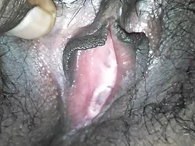 諾西妓女羅蘭菲利普斯很喜歡那些喜歡胸部大的女性。這位紅頭髮的妓女在皮條客下工作,因此有一半的錢被扣除給老闆以保障安全,護送和搜尋客戶。通常情況下,挂機只是油炸而且很快被原諒,但客戶Lukas Frost來自另一個測試。這個男人準備了一套迷人的蕾絲內衣,在開始交配之前,他想看到她。當然,這個男人不會與妓女或嚴肅的關係發生短暫的戀情 - 他不想失去一個真正的男人的外表,只與美麗的女人睡覺,而不是與胖肚子的二流davalkami。...