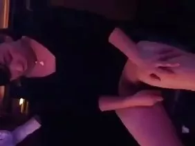 瓢潑的雨水讓Eufrat和Lucy的女朋友們沒有一天的行走，淋浴毀掉了所有的計劃，但是他們有理由在私密話題上進行密切談話。在床上的談話中，蛹開始彼此明顯地調情，不好意思地打手勢並暗示不滿。令人眼花繚亂的美女的謙虛消失了，就像陰雲密布的太陽一樣，奇妙的女同性戀愛情誕生了，彷彿受到了女孩們的魔法咒語的影響。熱情高漲，興趣濃厚的女朋友決定把窗台上的水滴敲打聲，理解非傳統性愛的所有奧秘。似乎母親的本性在頑皮的房間裡營造了一種浪漫的氣氛，因為在性愛之後，天空開始溶解，讓溫暖的陽光透過窗戶。